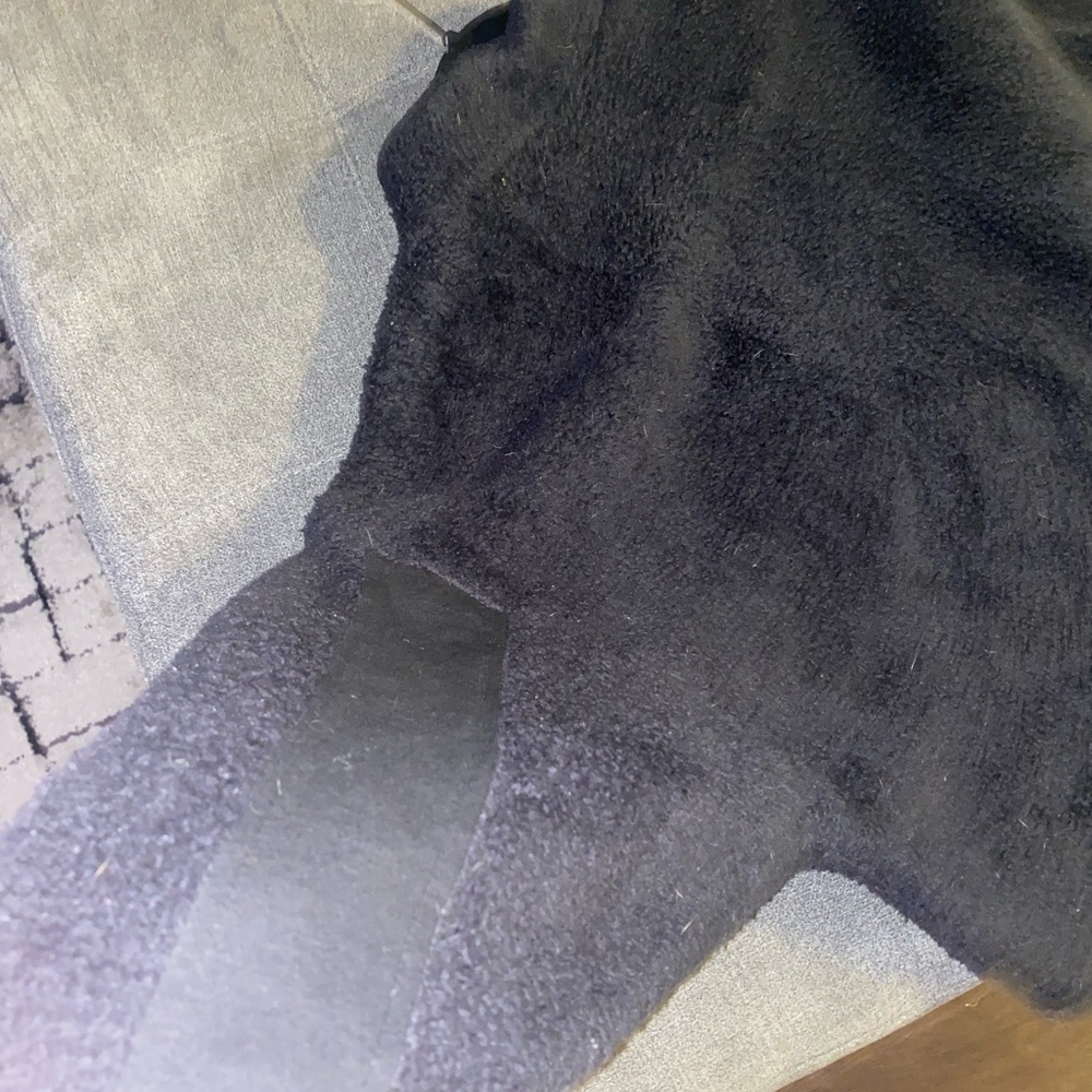 Comfy Reebok sweater - Picture 2 of 2
